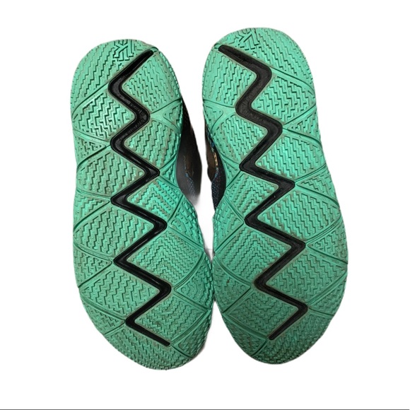 Nike Kyrie 4 Mamba Mentality Sneakers Size 7Y - Picture 8 of 10